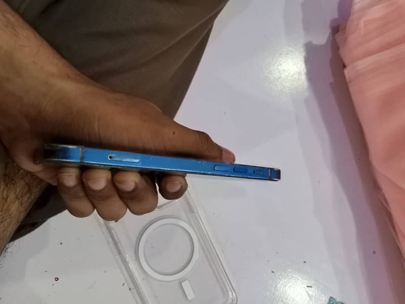 Apple iPhone 12 1
