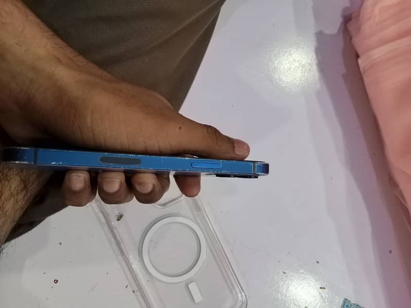 Apple iPhone 12 7