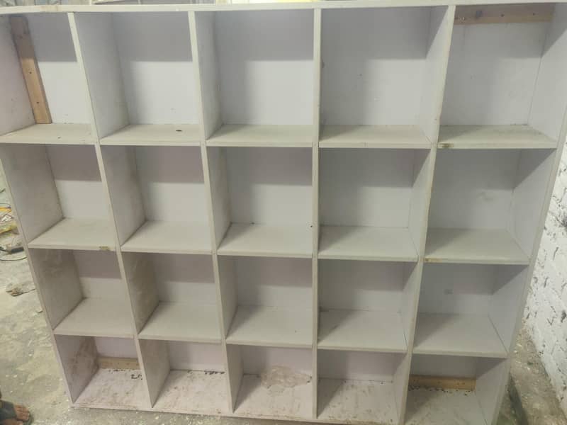 2 Display racks 0