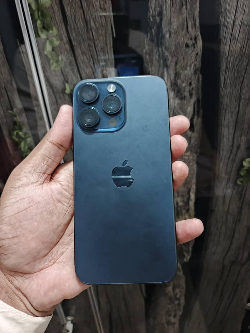 Apple iPhone 15 Pro Max 2
