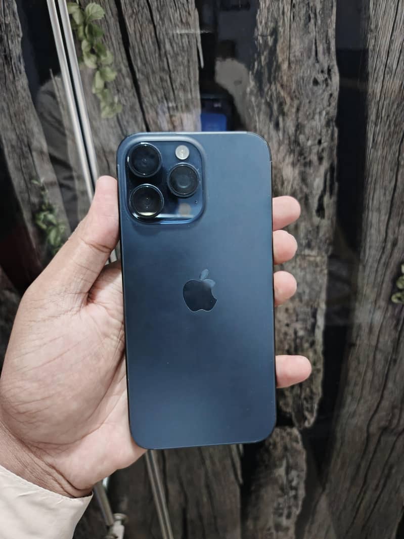 Apple iPhone 15 Pro Max 3