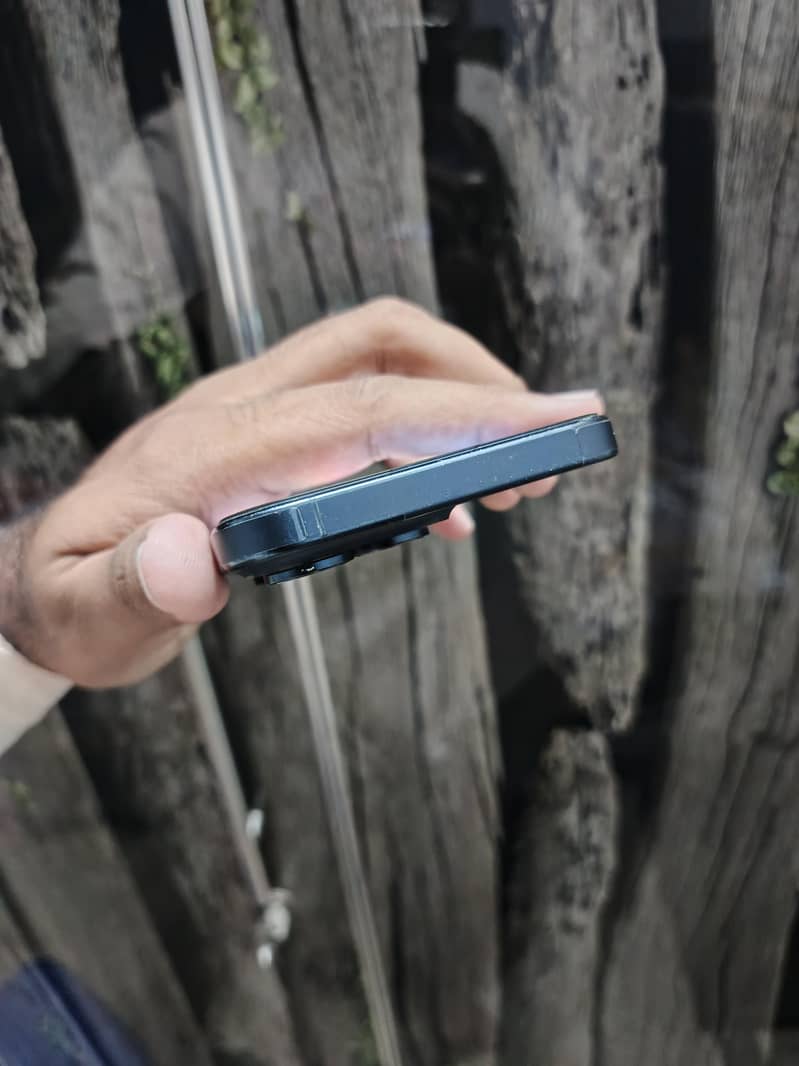 Apple iPhone 15 Pro Max 4