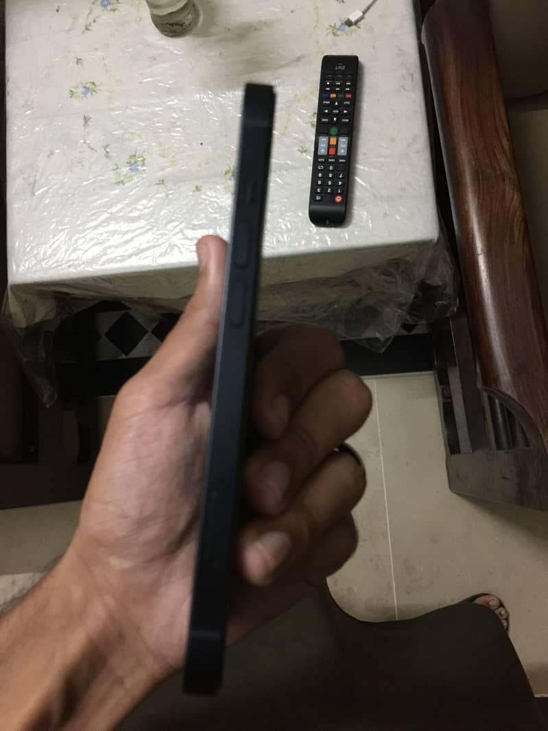 Apple iPhone 13 2