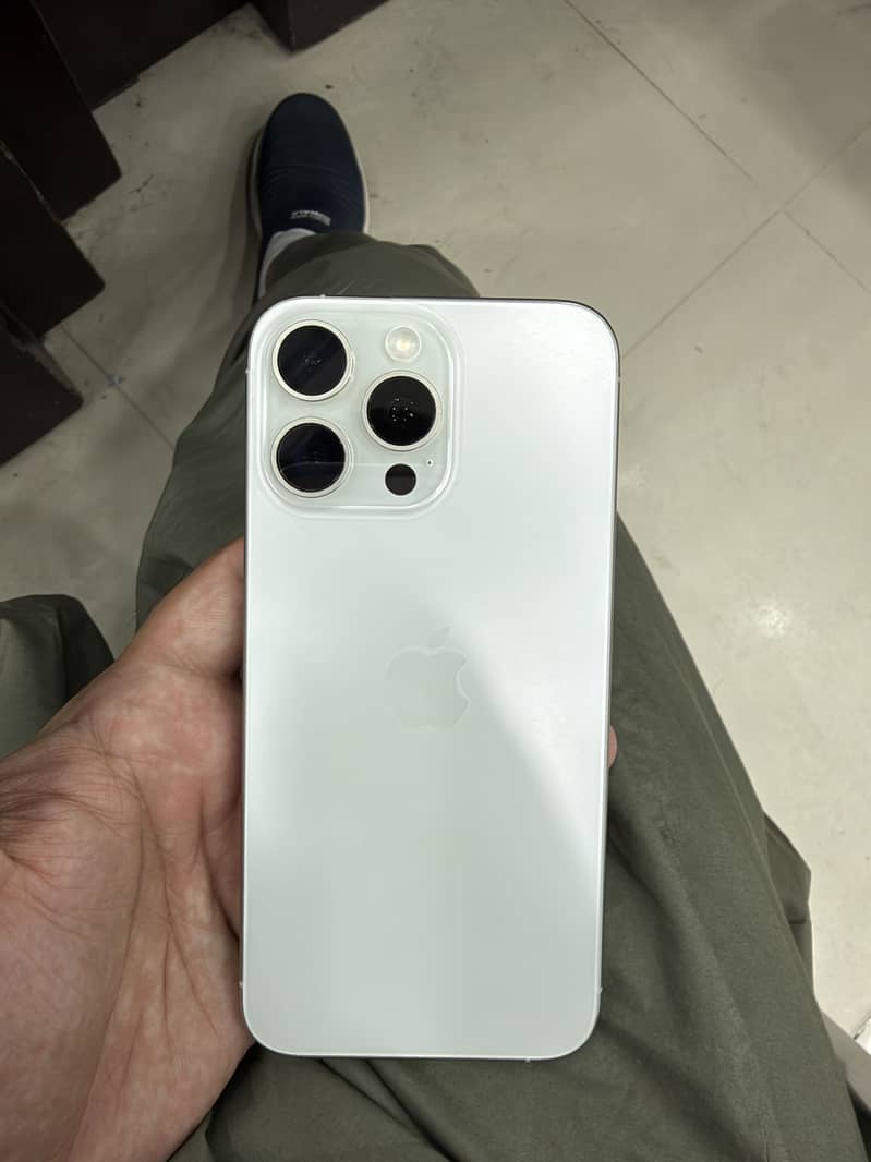 Apple iPhone 15 Pro Max 0