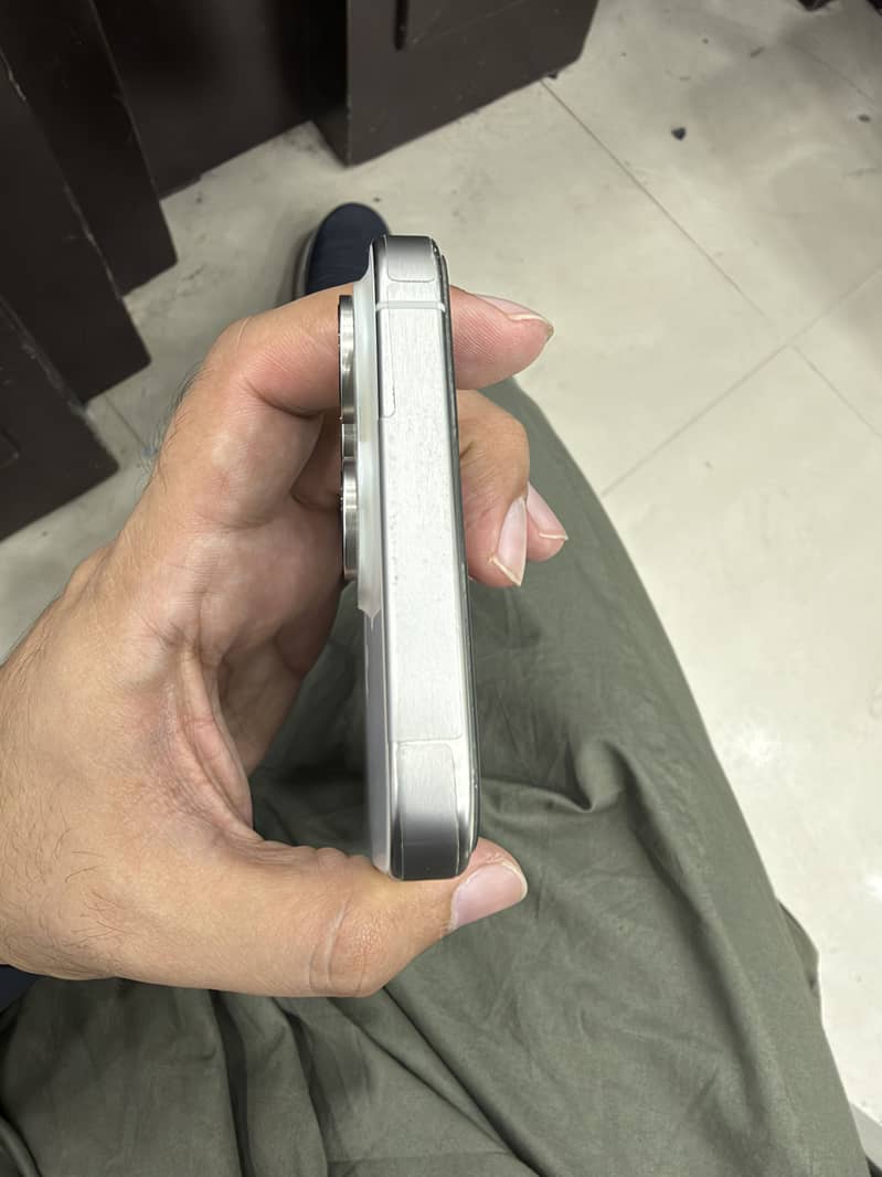Apple iPhone 15 Pro Max 2