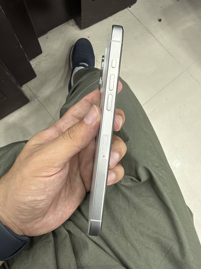 Apple iPhone 15 Pro Max 3