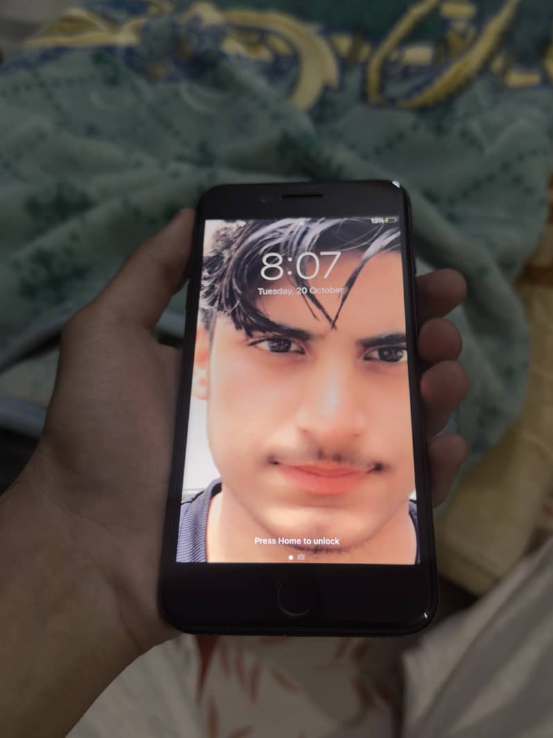Apple iPhone 7 Plus 1