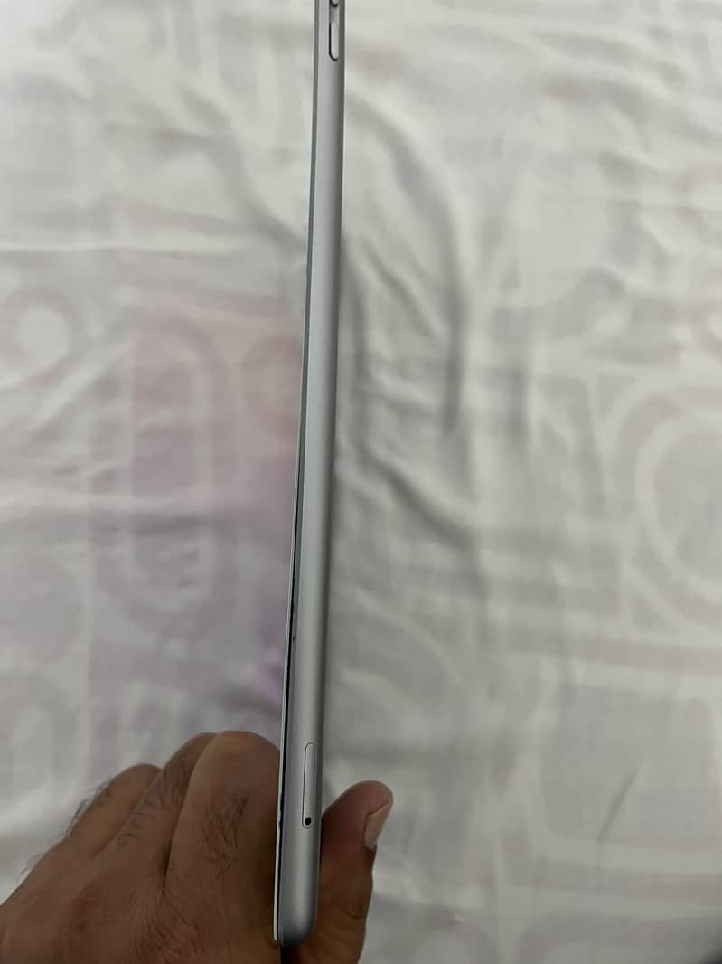 Apple Ipad 5th generation 1