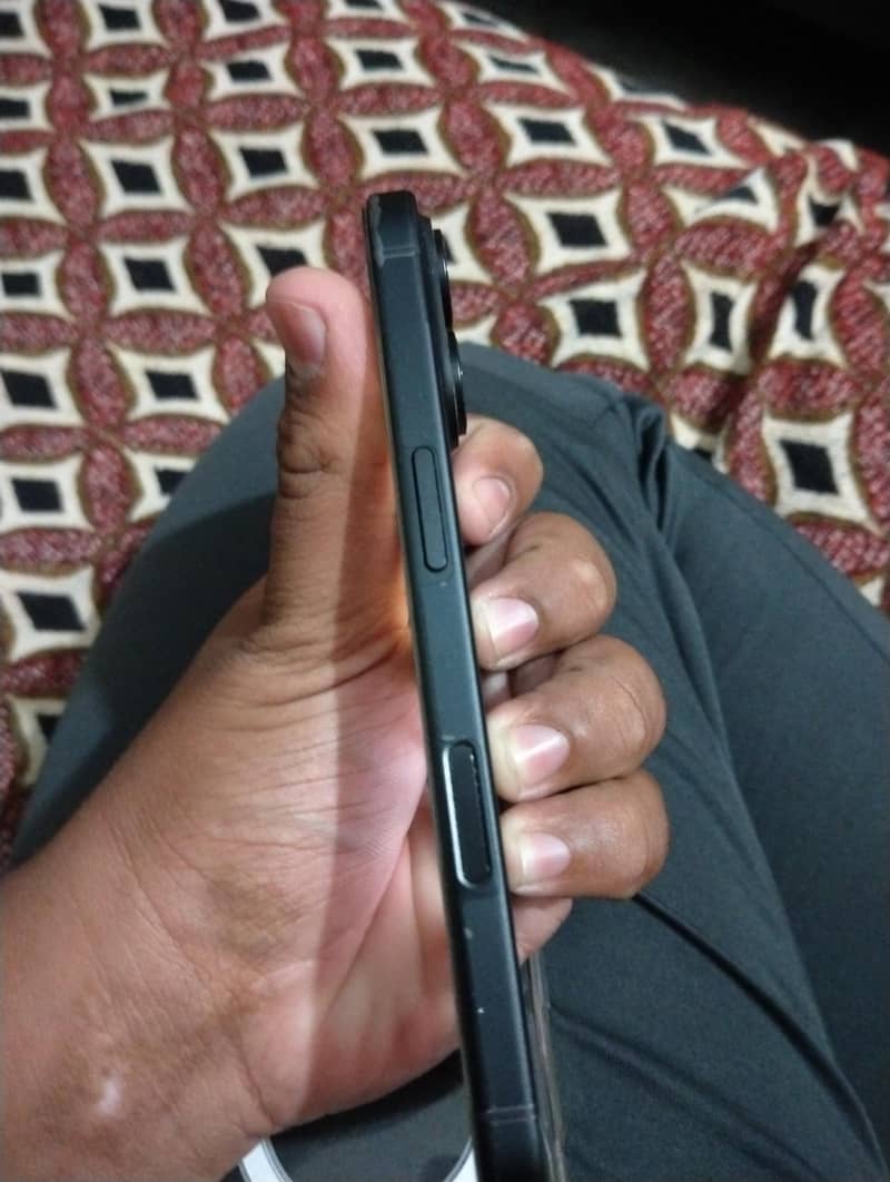 Apple iPhone 16 2
