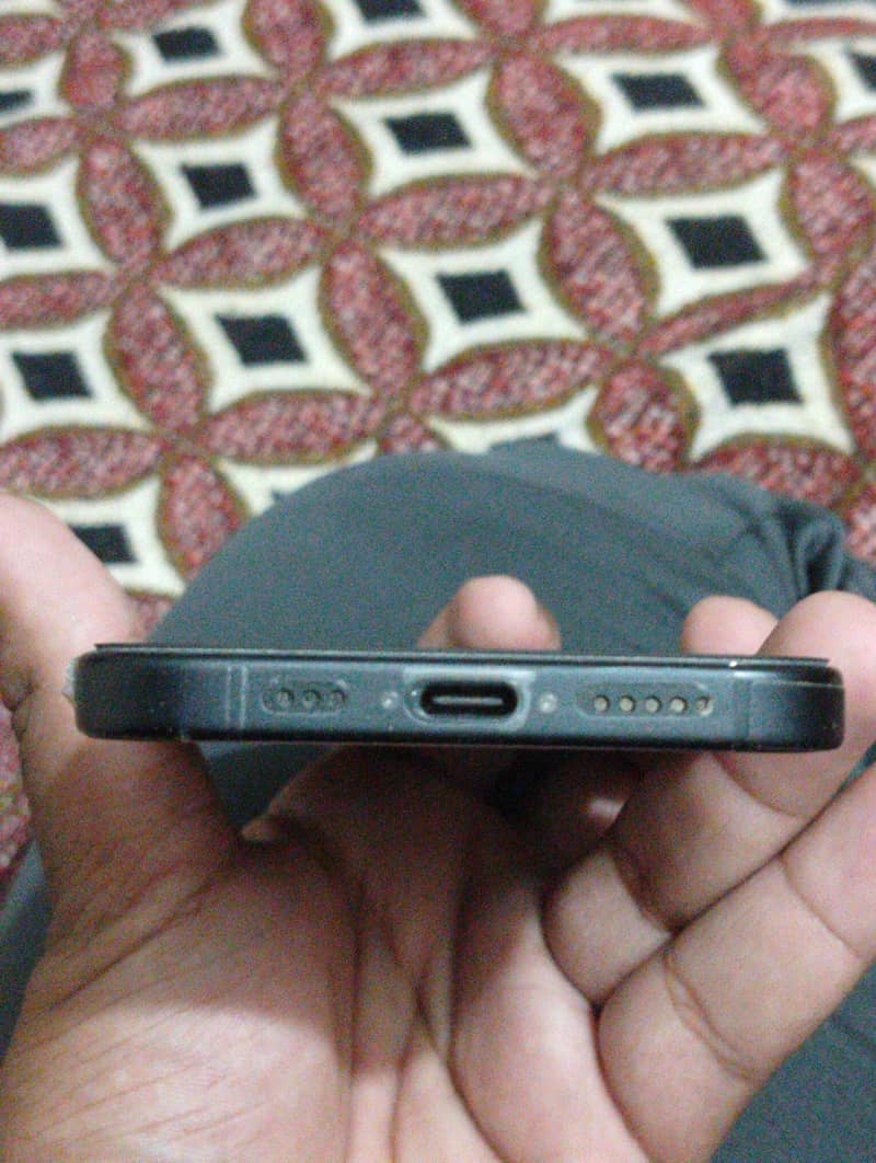 Apple iPhone 16 4