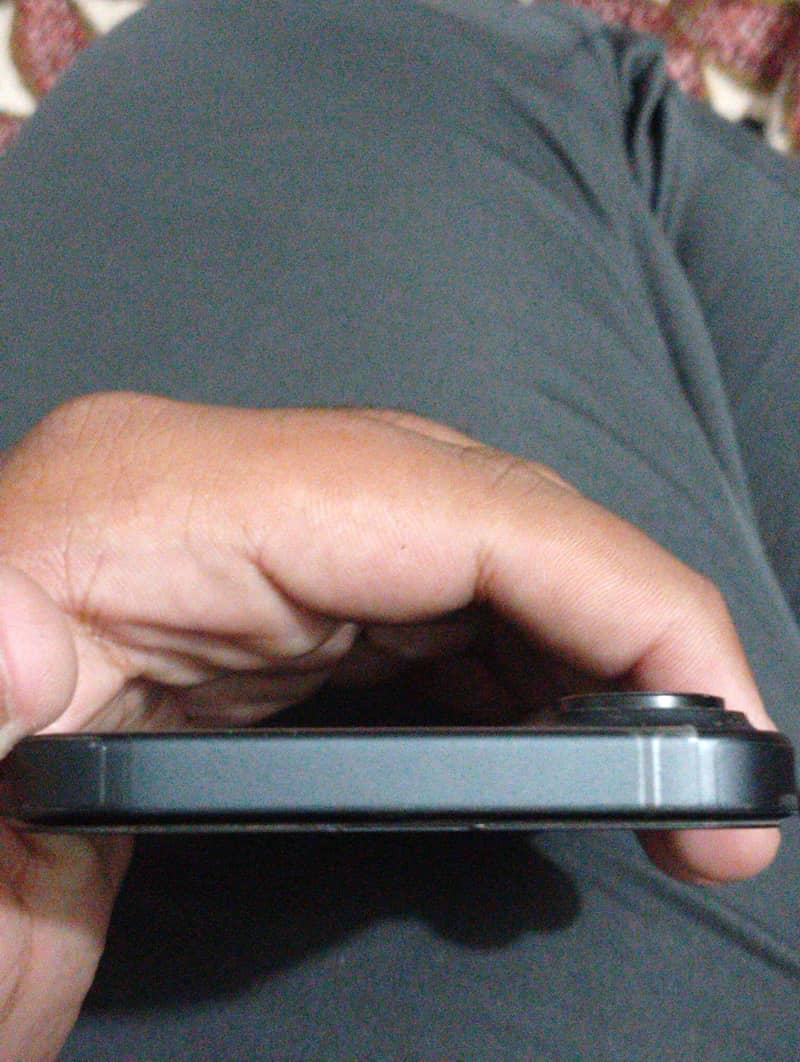 Apple iPhone 16 5