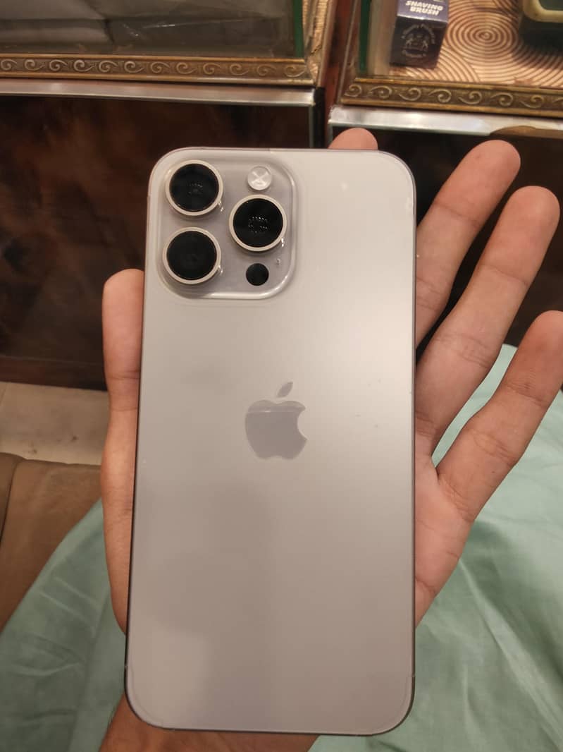 Apple iPhone 15 Pro Max 0