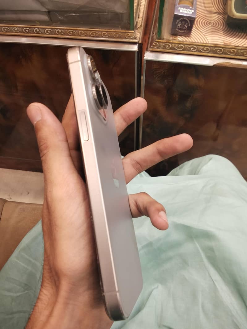Apple iPhone 15 Pro Max 4