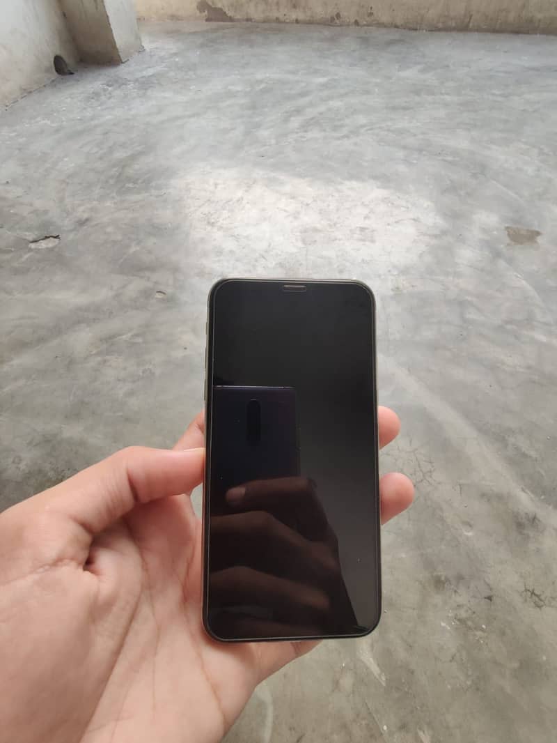 Apple iPhone X 3