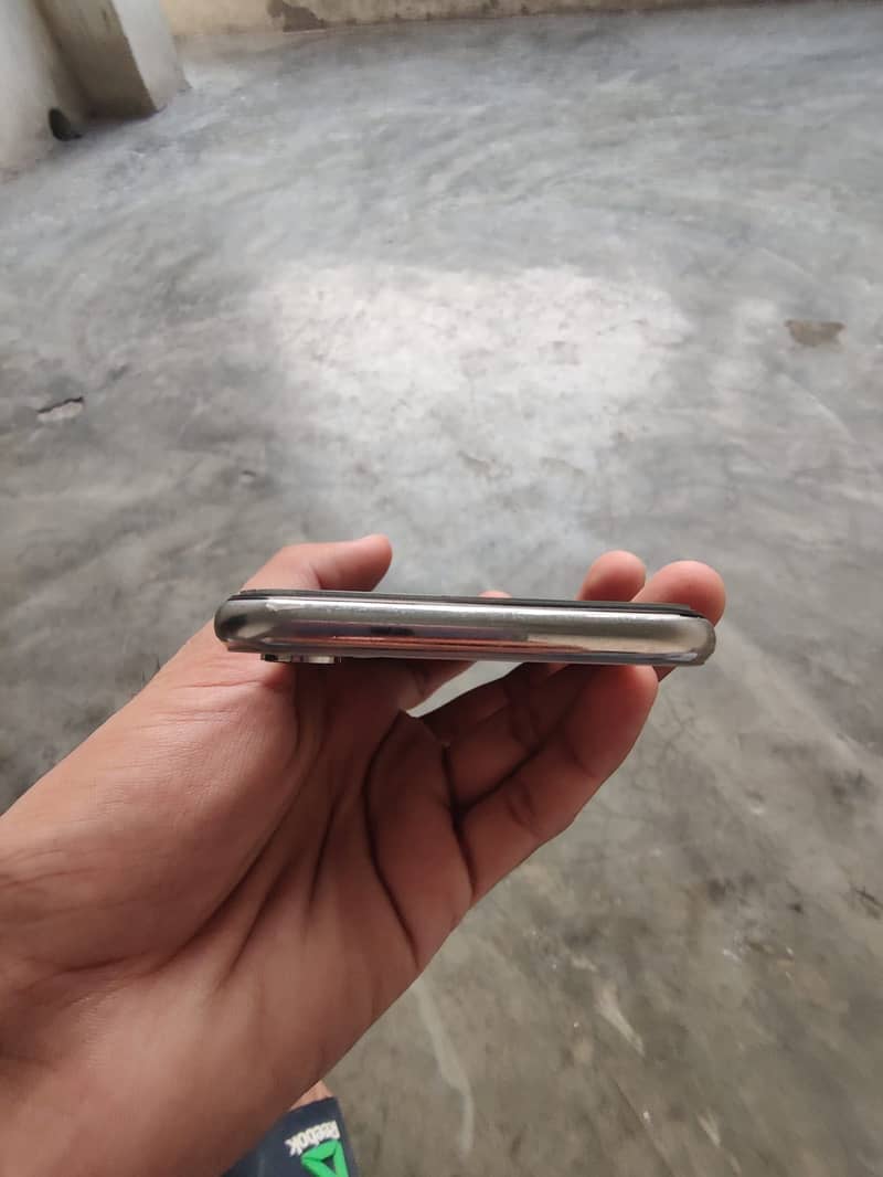 Apple iPhone X 4