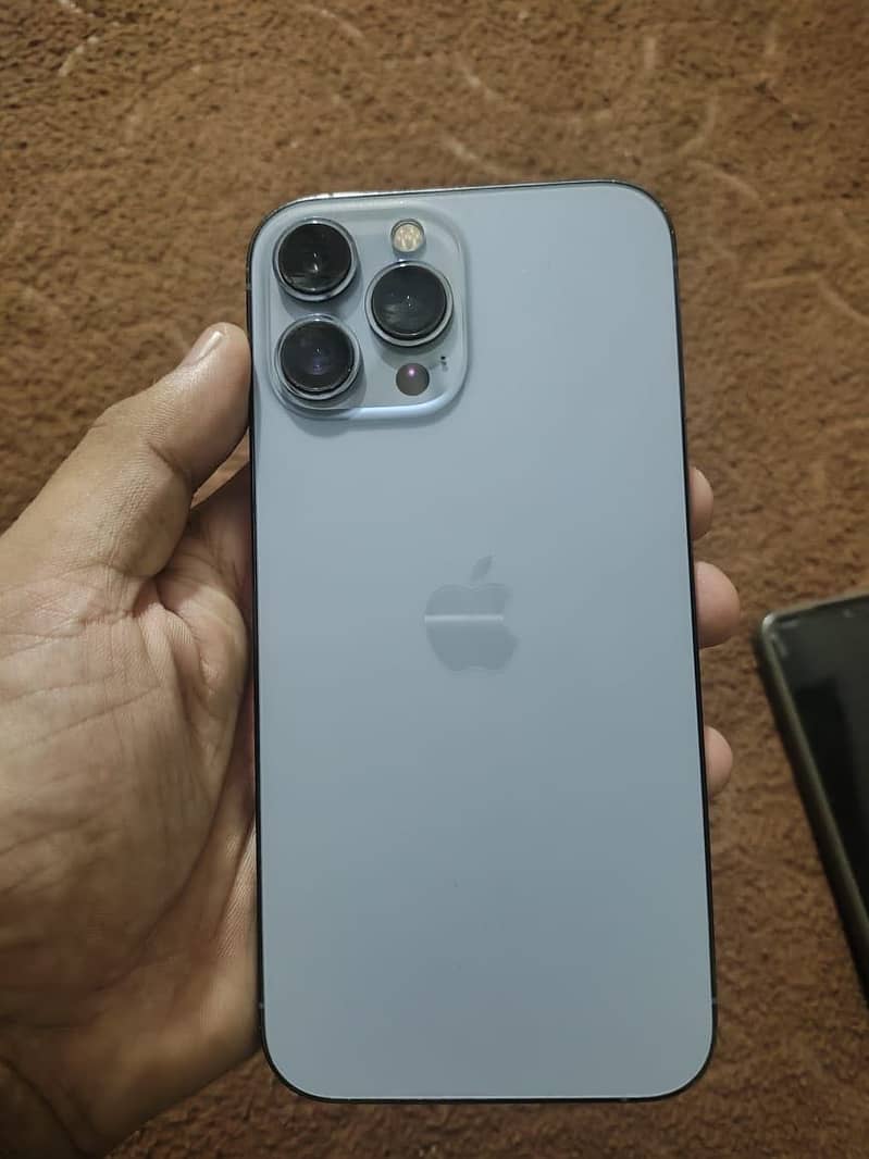 Apple iPhone 13 Pro Max 4