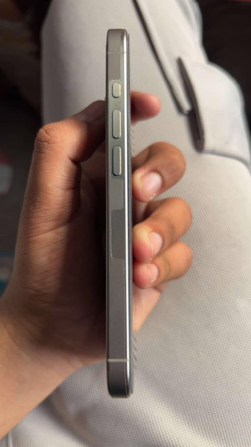 Apple iPhone 15 Pro 2