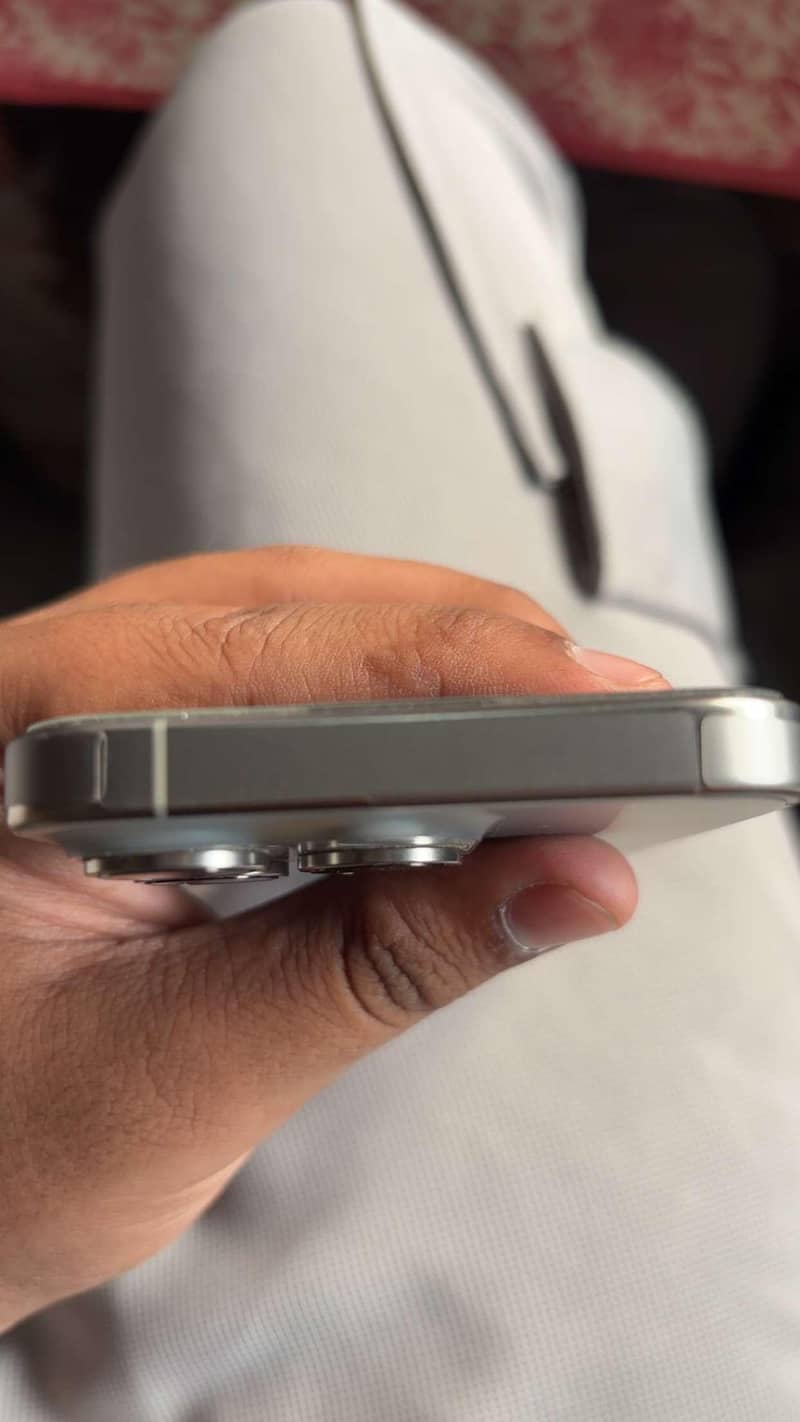 Apple iPhone 15 Pro 3