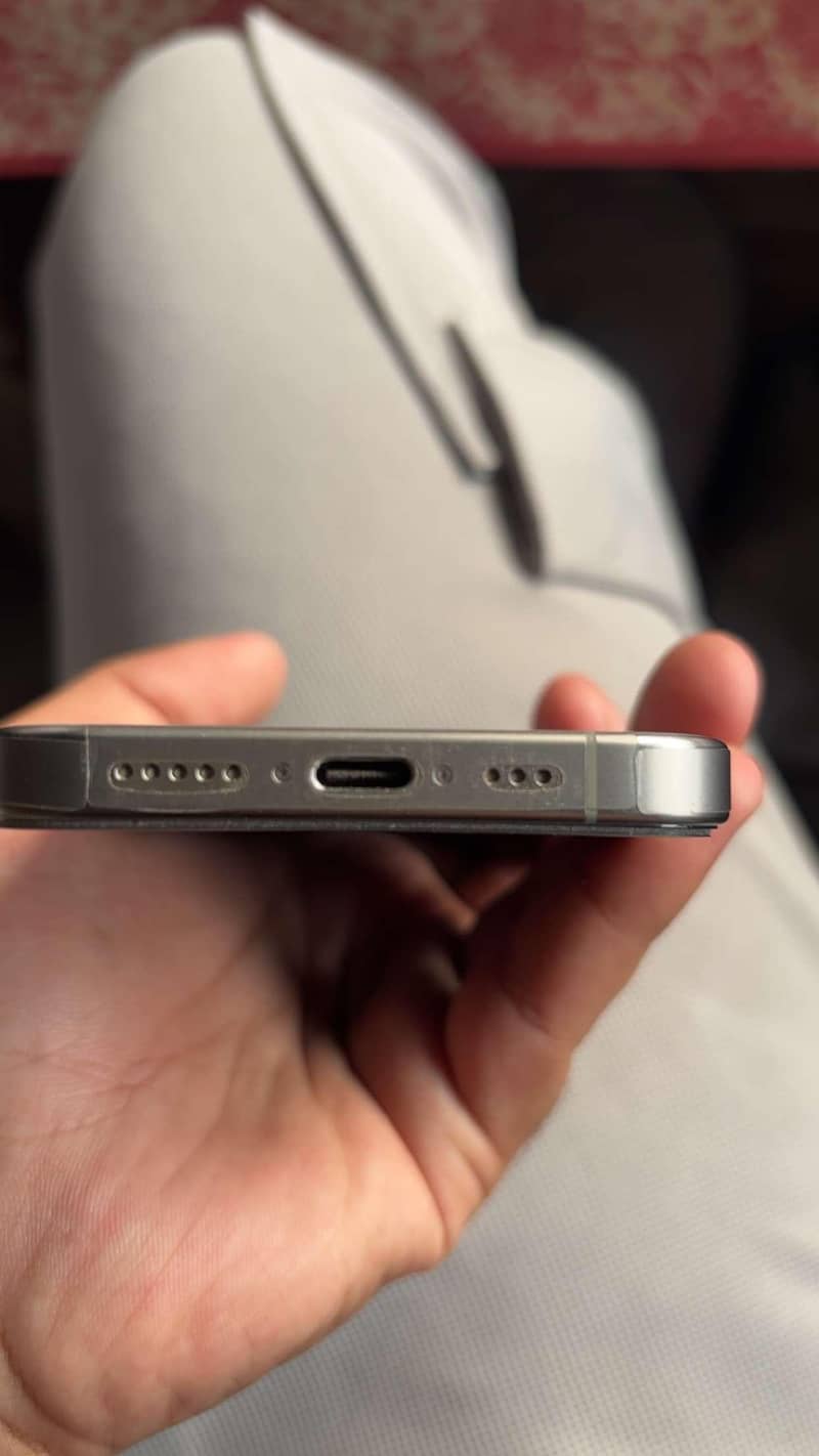 Apple iPhone 15 Pro 4