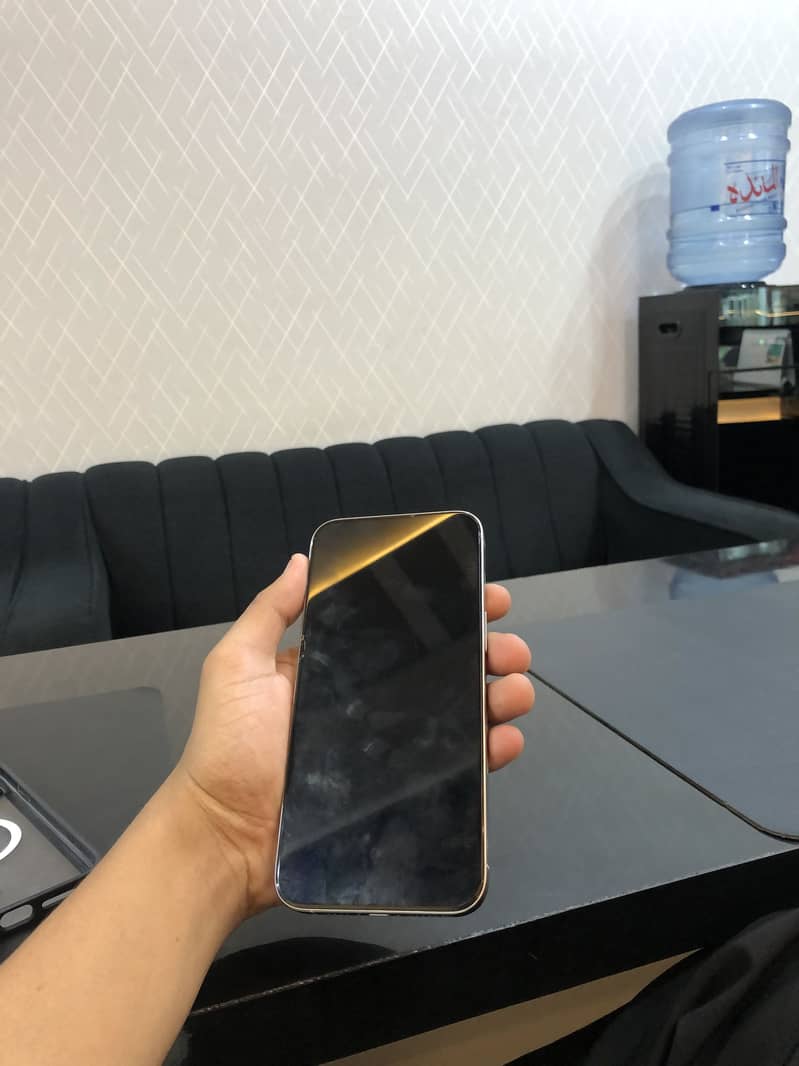 Apple iPhone 15 Pro Max 4