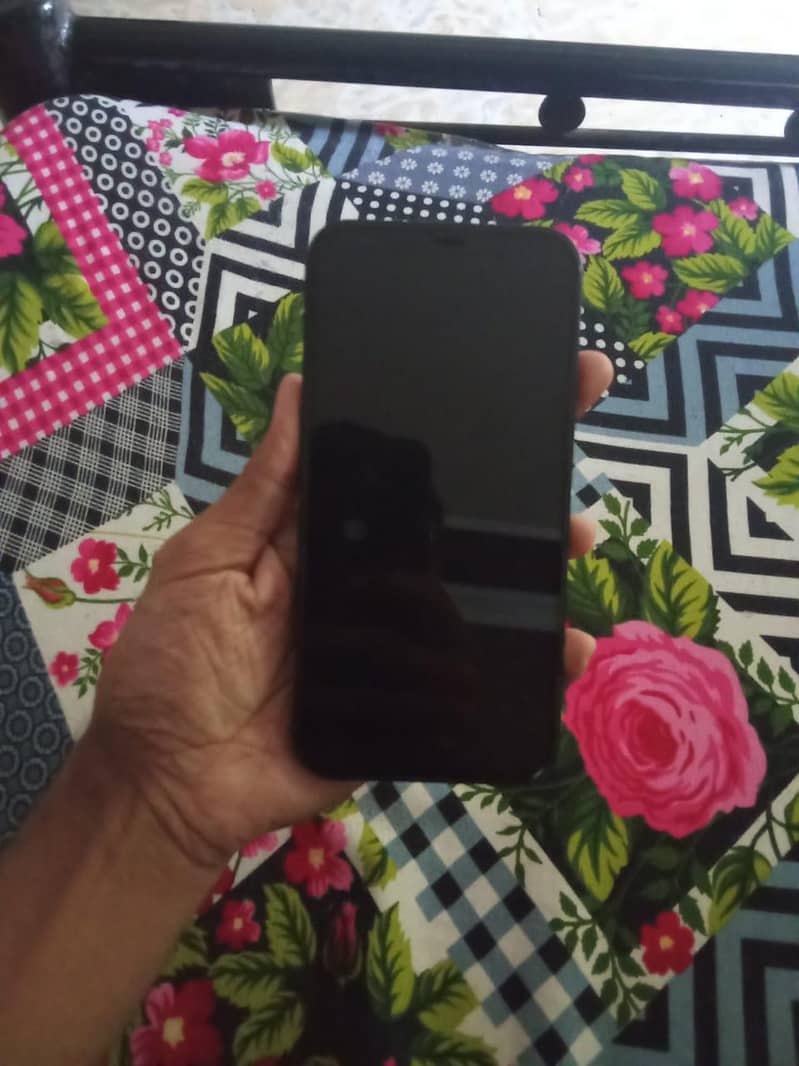 Apple iPhone 12 4