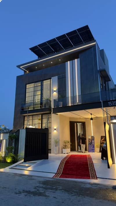 10 MARLA ELEGANT AND FULLY MAINTAINED BRAND NEW MODERN BUNGALOW WITH SOLAR IS AVAILABLE IN THE BEST BLOCK OF DHA LAHORE.