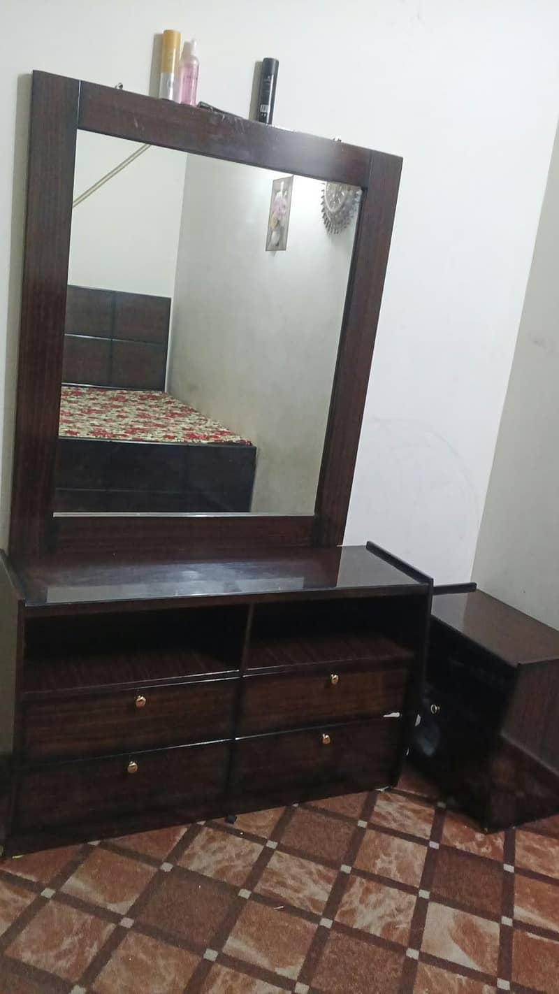 Bed set and dressing table 4