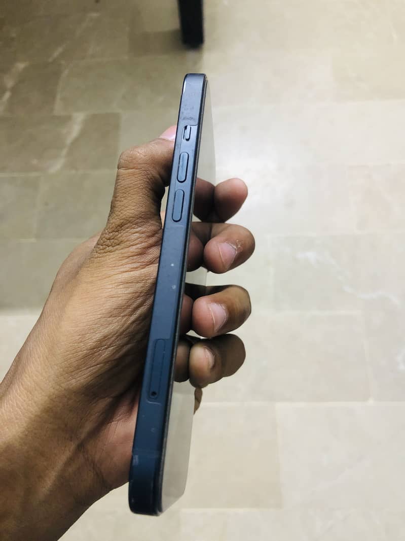 Apple iPhone 13 4