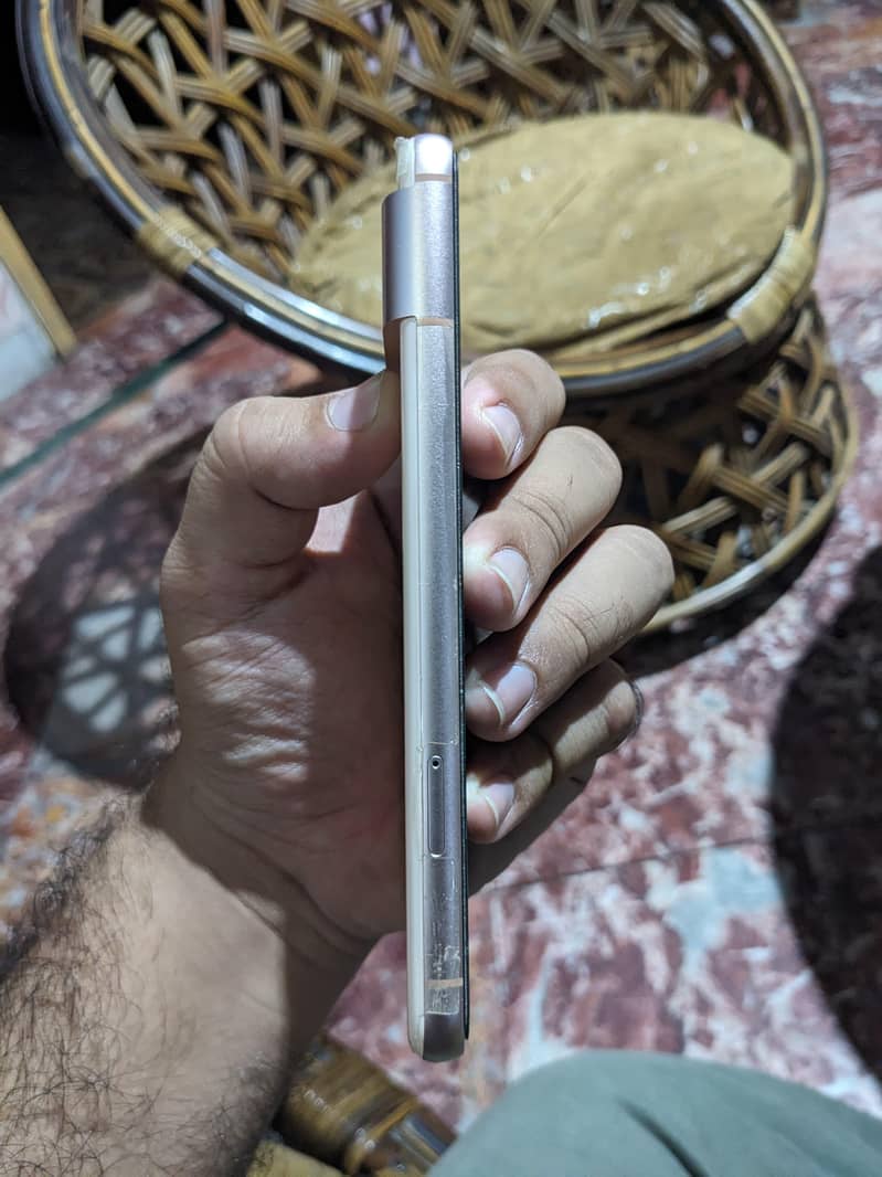 Google Pixel 8 4