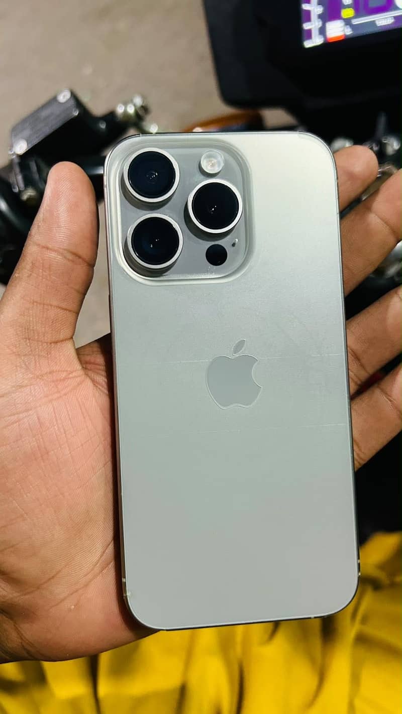Apple iPhone 15 Pro 0