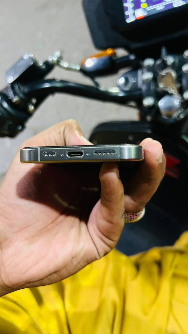 Apple iPhone 15 Pro 1