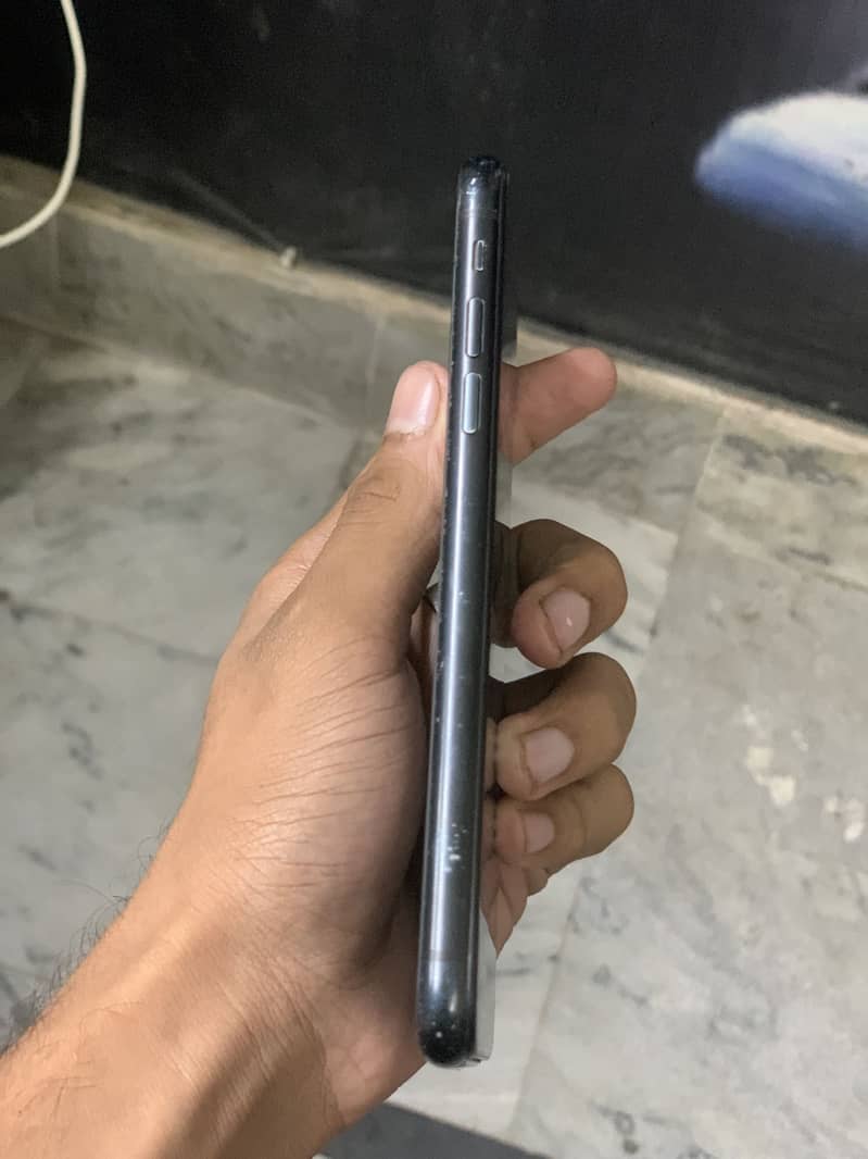 Apple iPhone XR 1