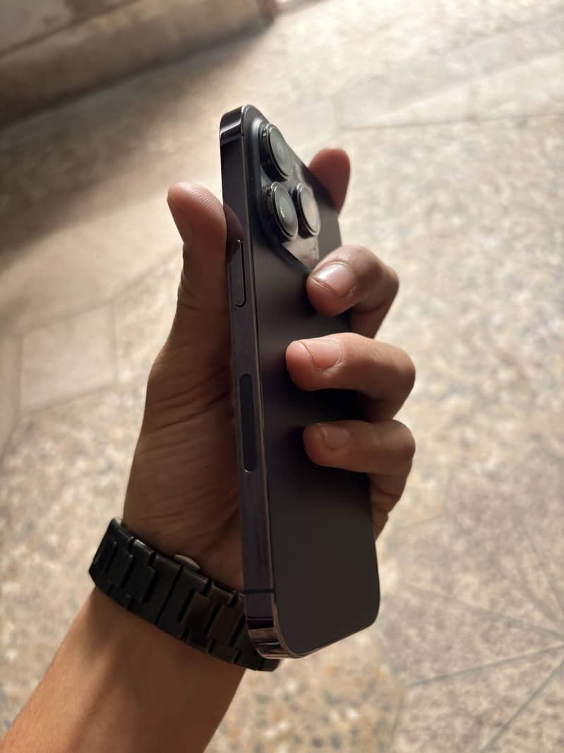 Apple iPhone 14 Pro 0