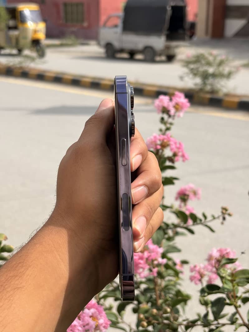 Apple iPhone 14 Pro 2