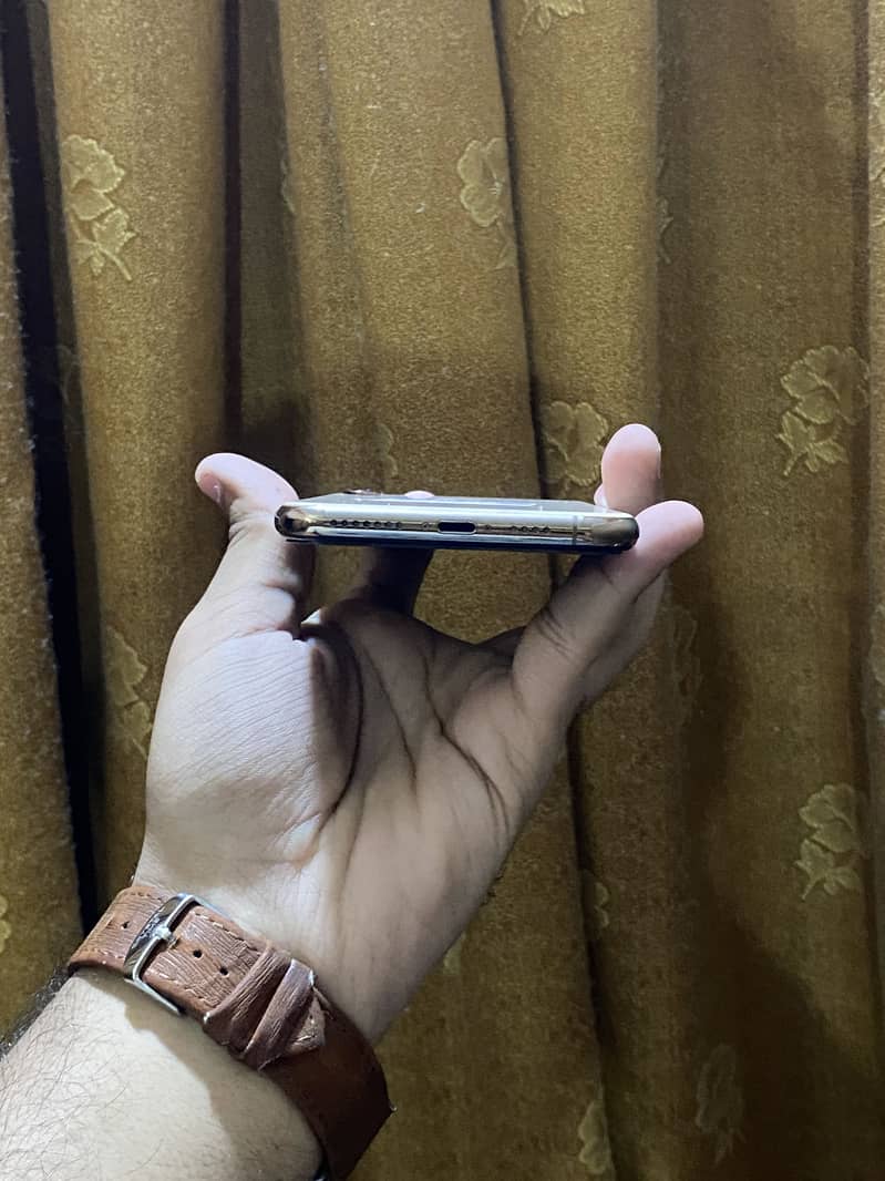 Apple iPhone XS Max 1