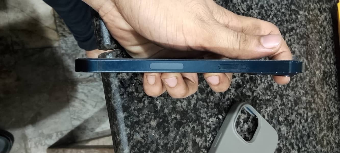 Apple iPhone 13 3