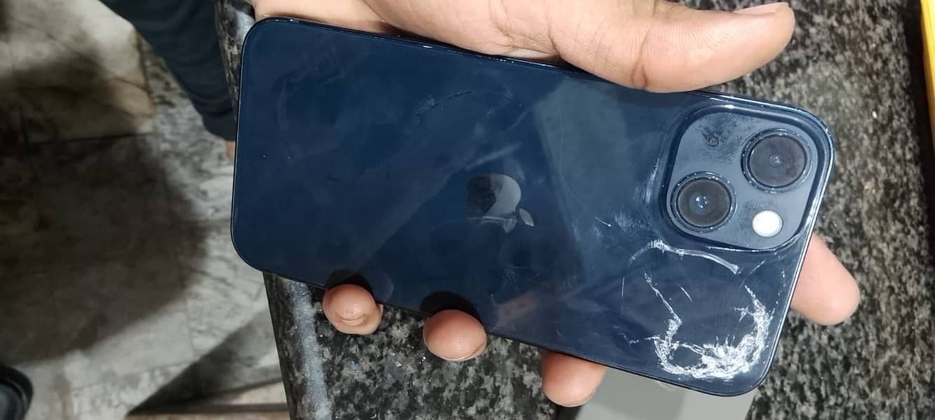 Apple iPhone 13 4
