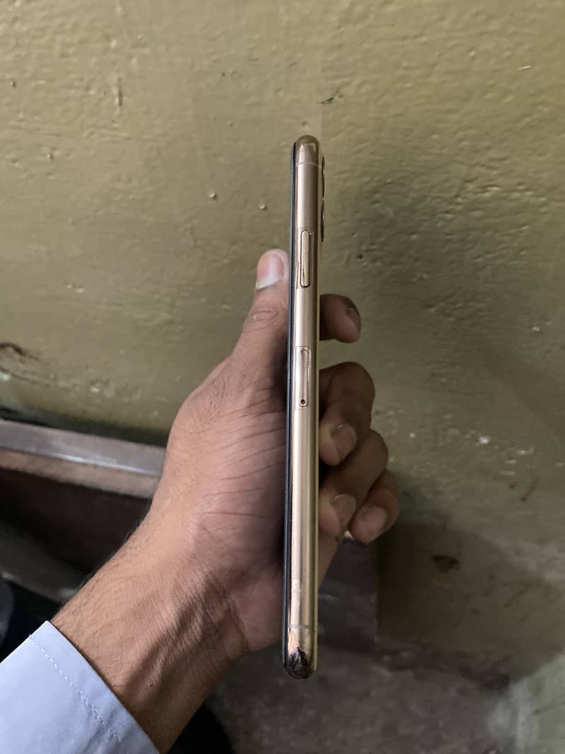 Apple iPhone 11 Pro Max 3