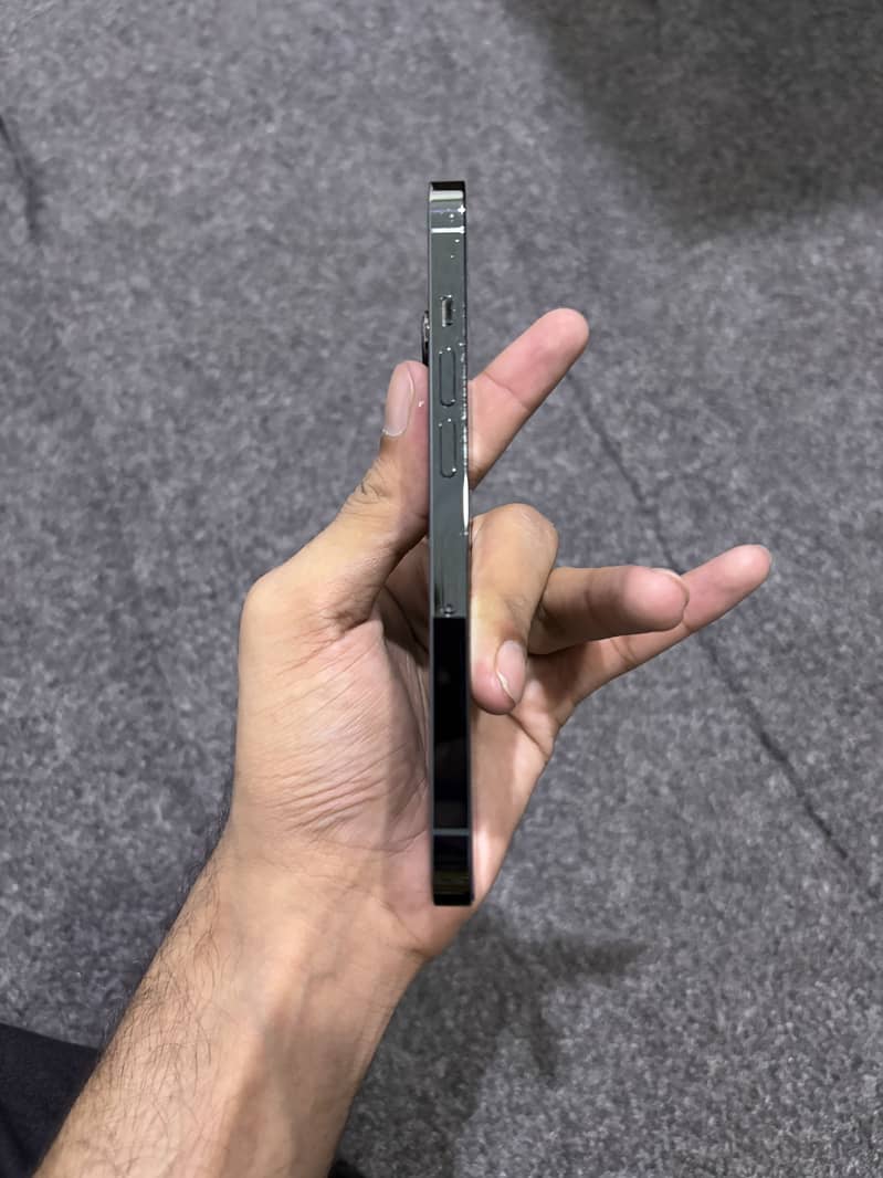 Apple iPhone 13 Pro 2