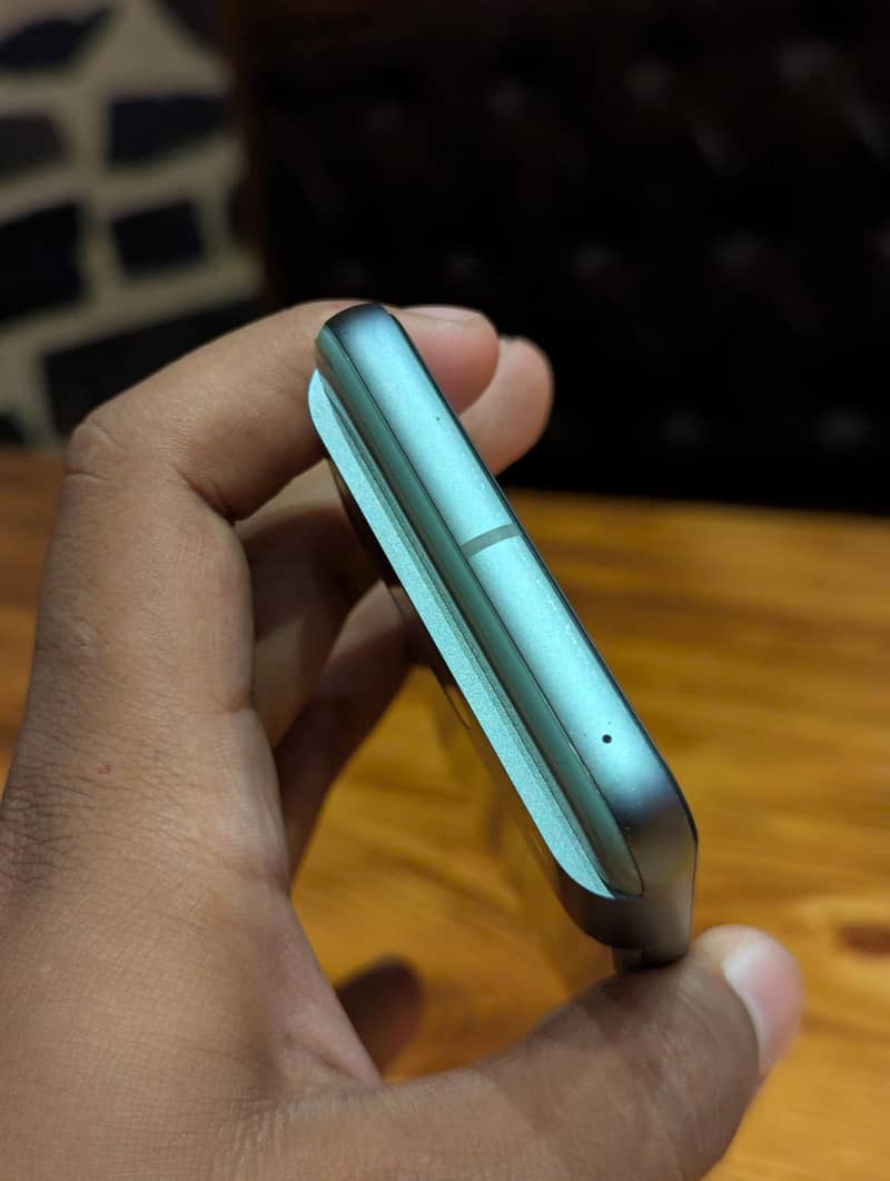 Google Pixel 8 4