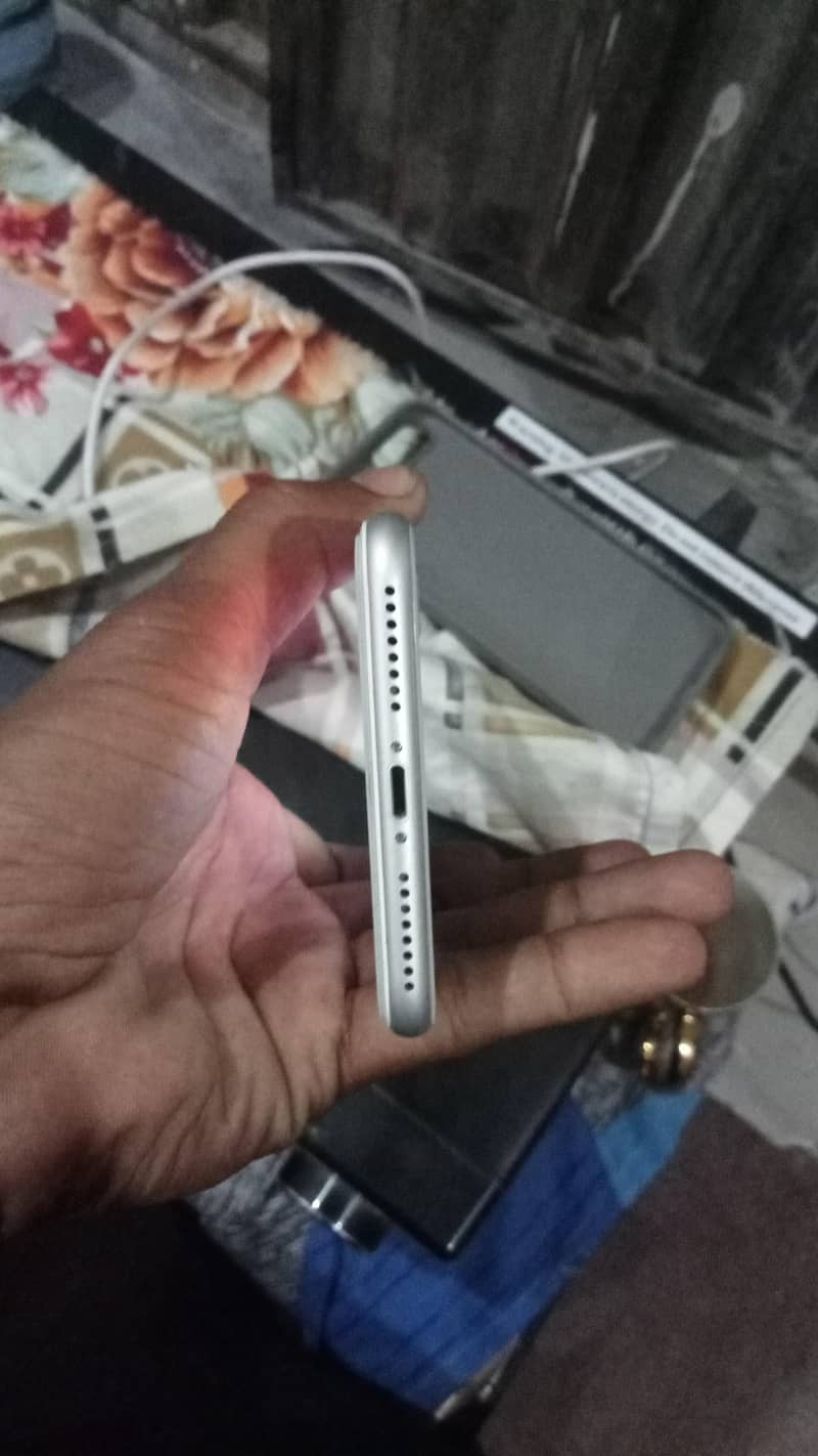 Apple iPhone 8 Plus 1