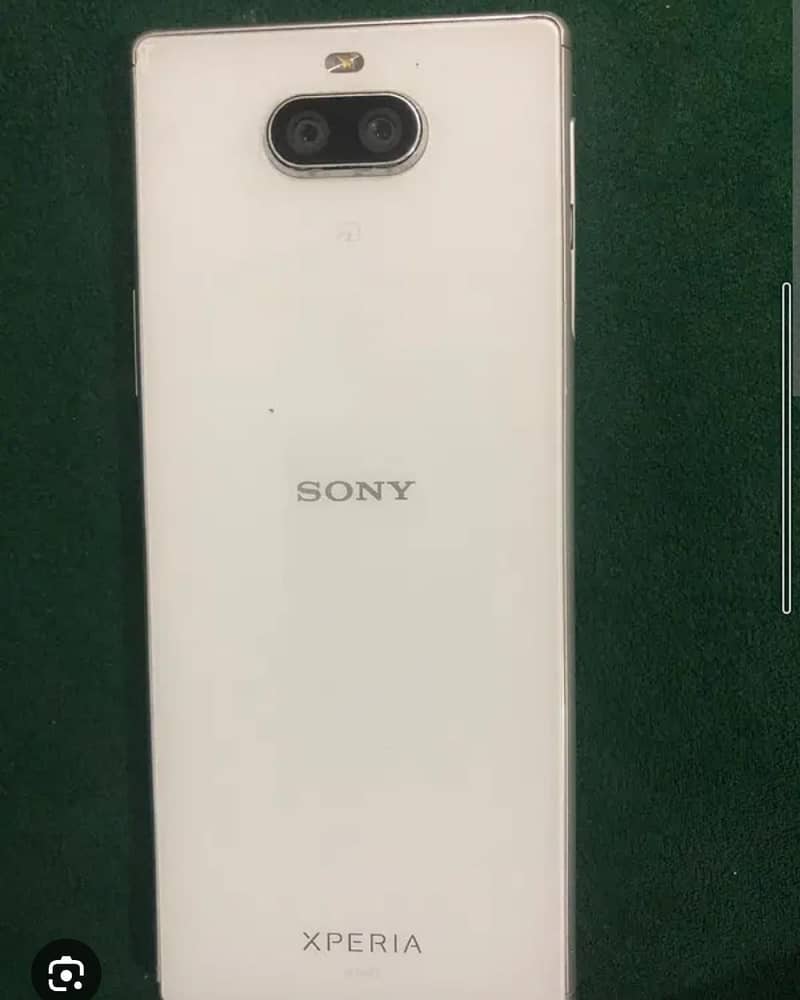 Sony Xperia 8 1