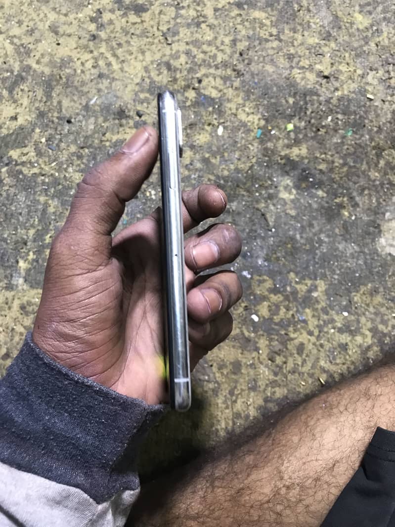 Apple iPhone XS 3