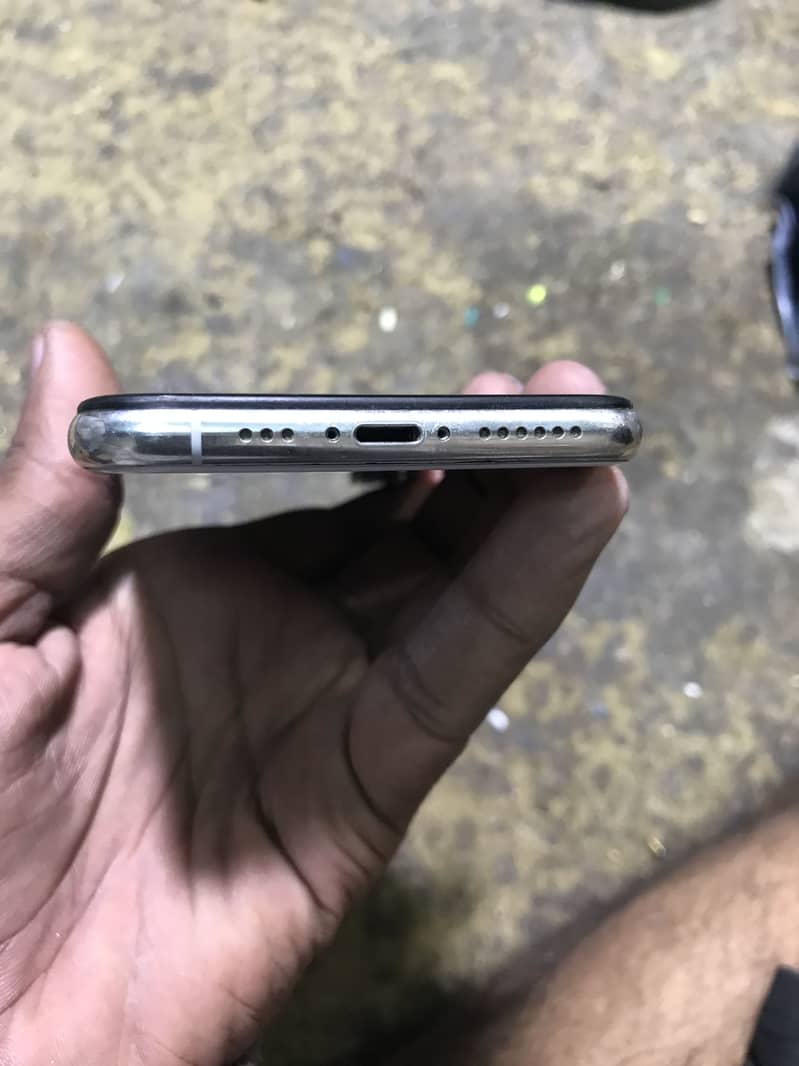 Apple iPhone XS 4