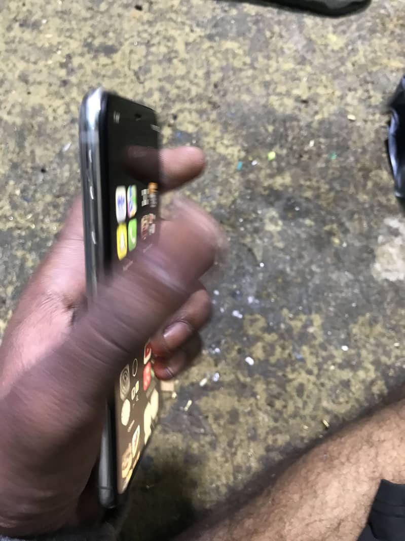 Apple iPhone XS 5