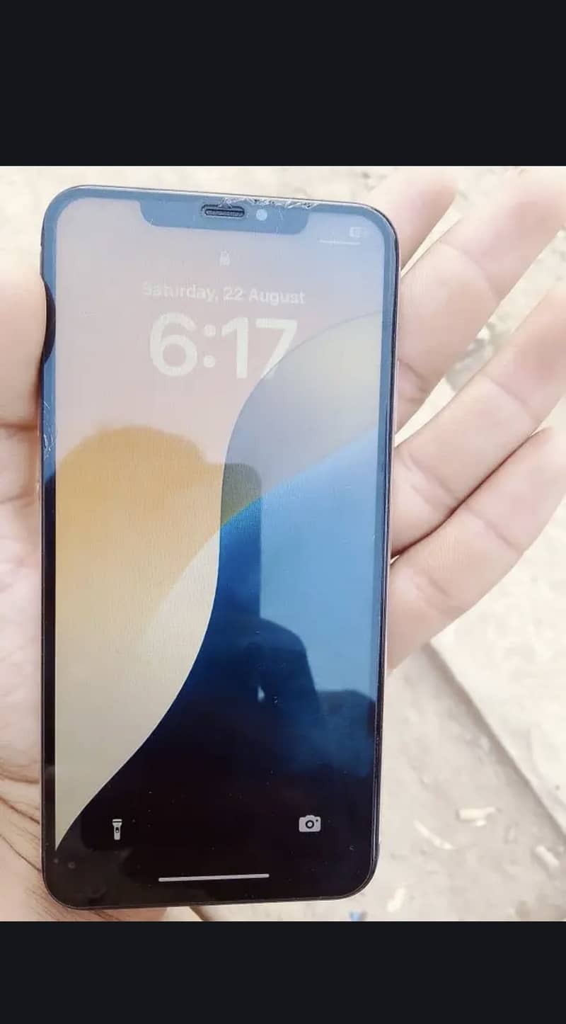 Apple iPhone XS Max 4