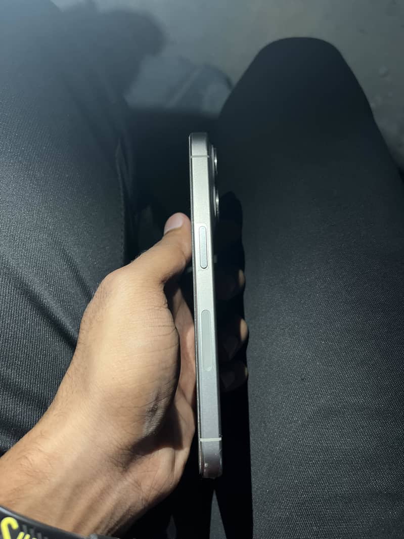 Apple iPhone 15 Pro 2