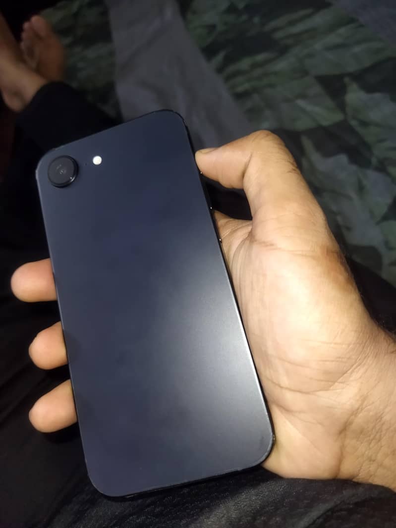 Apple iPhone 17e 7