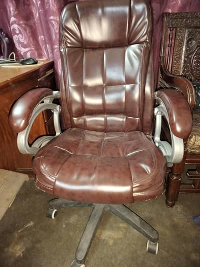 Very Good condition Office Chair / Boss Chair / Revolving Chair