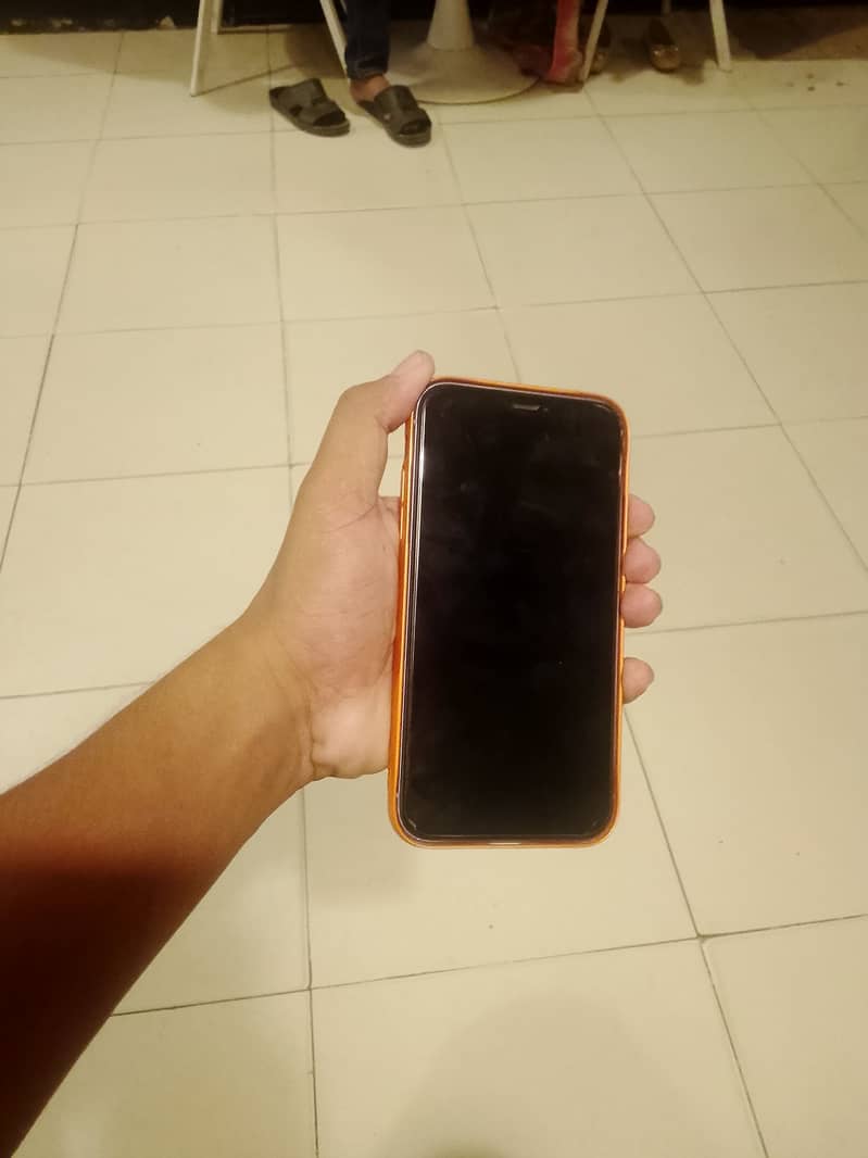 Apple iPhone 11 3